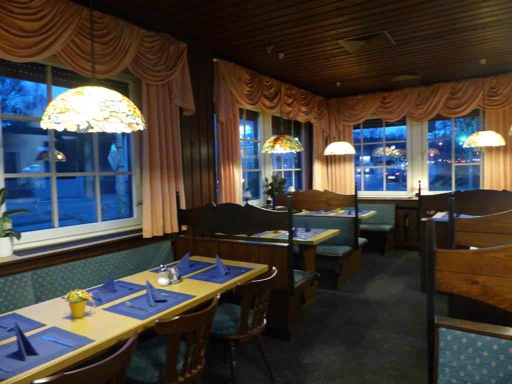 Hotel Duemptener Hof مولهايم ان الرور دير المظهر الخارجي الصورة
